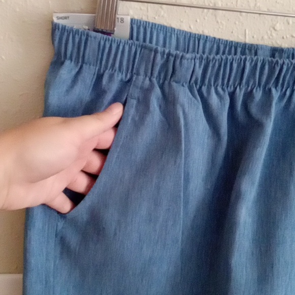 Nwt Relaxed Fit High Waist Denim Shorts - Picture 5 of 5